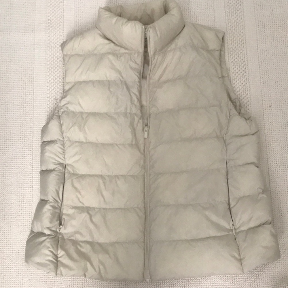 Women’s Uniqlo ultra light down vest small